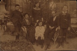 I nonni Dario e Elvira con Annetta-Nino z.l. Egidio Lella Verona (Borgo Trento) 1916 (manoscritta a inchiostro)