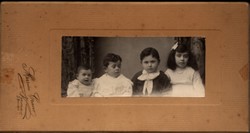 Alla carissima zia Gilda i nipotini Verona 6 Maggio 1910 Annetta-Nino-Egidio-Lella Disegni Verona Maggio 1910 (manoscritta a inchiostro)