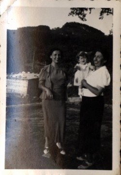 Nonna Elvira, zia Lella e Sissel (manoscritta a inchiostro)